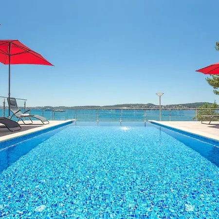 Gem Of The Sea Luxury With Brand New Heating Infinity Pool