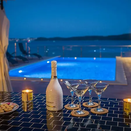 Апартаменты Gem Of The Sea Luxury With Brand New Heating Infinity Pool