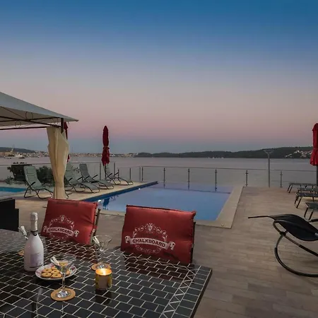 Gem Of The Sea Luxury With Brand New Heating Infinity Pool *