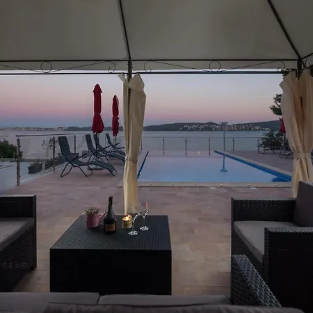 Gem Of The Sea Luxury With Brand New Heating Infinity Pool *