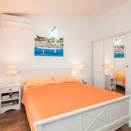 Gem Of The Sea Luxury With Brand New Heating Infinity Pool Apartman Trogir