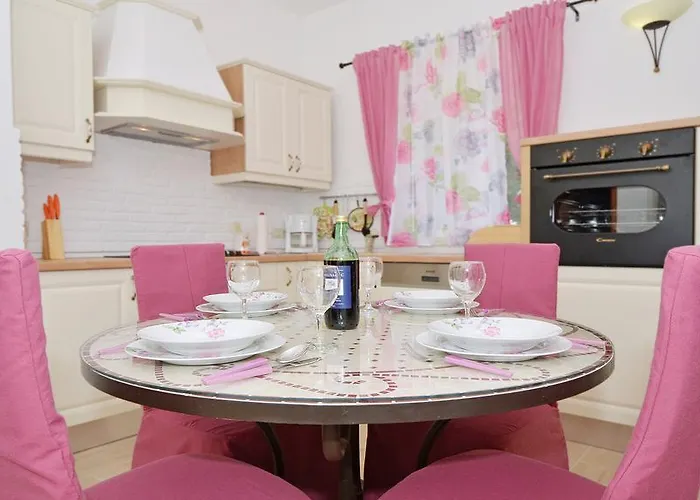 Gem Of The Sea Luxury With Brand New Heating Infinity Pool Apartman Trogir