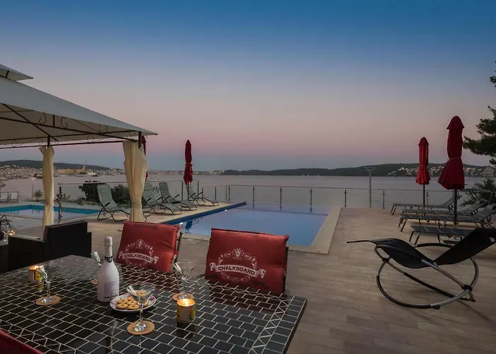 Gem Of The Sea Luxury With Brand New Heating Infinity Pool *