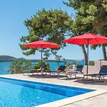 Gem Of The Sea Luxury With Brand New Heating Infinity Pool Appartamento Traù