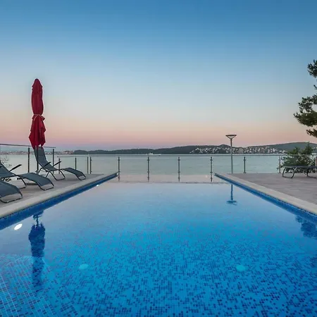 Gem Of The Sea Luxury With Brand New Heating Infinity Pool * 特罗吉尔